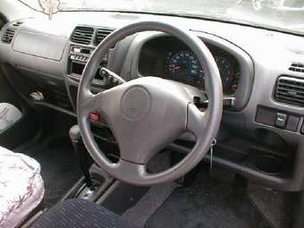 2002 Suzuki Swift Pictures