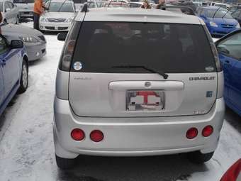 2002 Suzuki Swift Photos