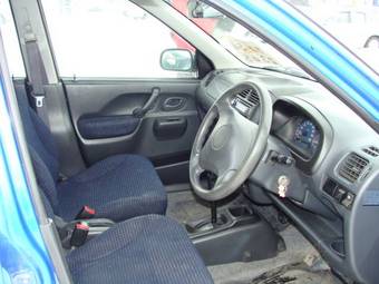 2002 Suzuki Swift Photos