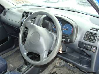 2002 Suzuki Swift Photos