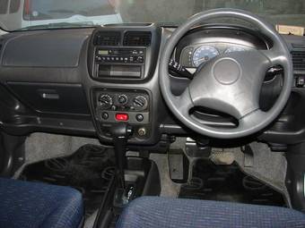 2002 Suzuki Swift Pictures