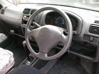 2002 Suzuki Swift Photos