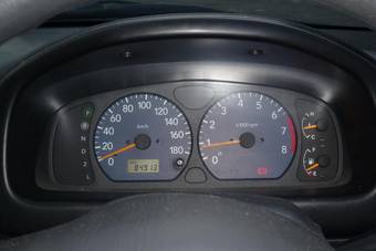 2002 Suzuki Swift Photos