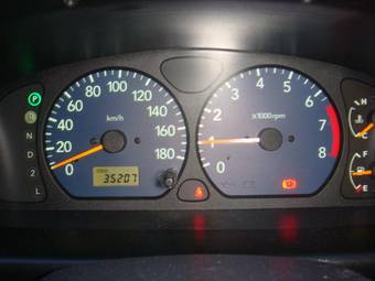 2002 Suzuki Swift Photos