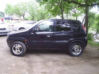 2002 Suzuki Swift Images