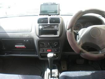 2002 Suzuki Swift Pics