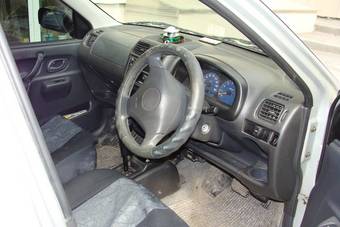 2002 Suzuki Swift Pictures