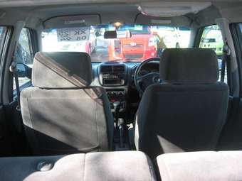 2003 Suzuki Swift Photos