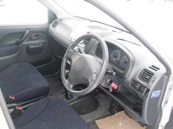 2003 Suzuki Swift Images