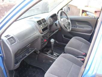 2003 Suzuki Swift Photos