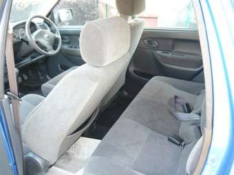2003 Suzuki Swift Photos