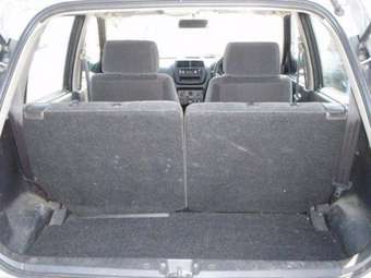 2003 Suzuki Swift Pictures