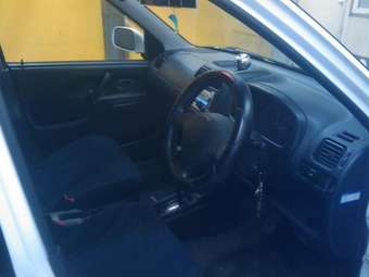 2003 Suzuki Swift Photos