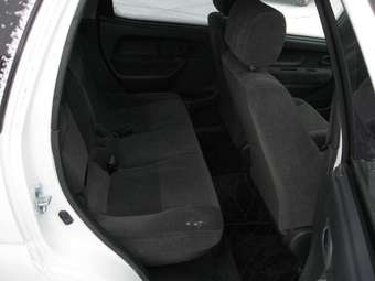 2003 Suzuki Swift Pictures