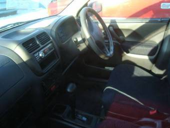 2003 Suzuki Swift Images