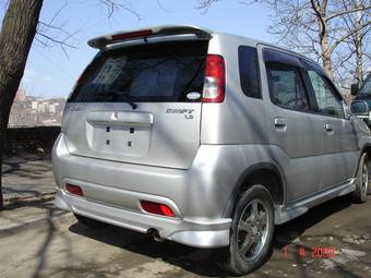 2003 Suzuki Swift Pictures