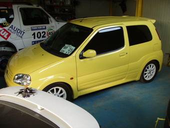 2003 Suzuki Swift Pictures