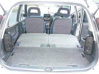 2003 Suzuki Swift Images