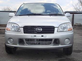 2003 Suzuki Swift Images