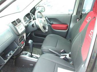 2003 Suzuki Swift Photos