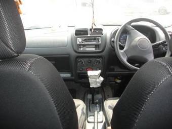 2003 Suzuki Swift Pictures