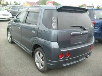 2003 Suzuki Swift Images