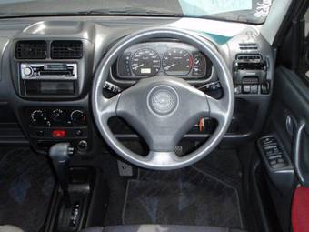 2003 Suzuki Swift Pictures