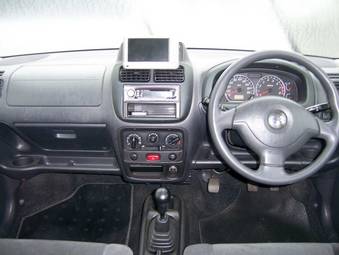 2003 Suzuki Swift Pics