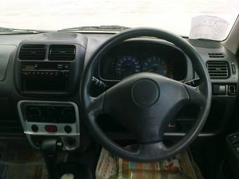 2003 Suzuki Swift Pictures