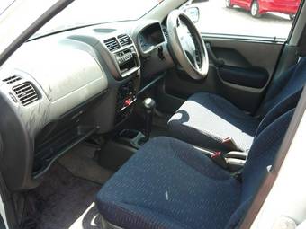 2003 Suzuki Swift Pictures