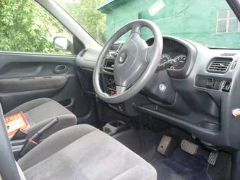 2003 Suzuki Swift Photos