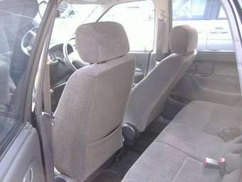 2004 Suzuki Swift Photos