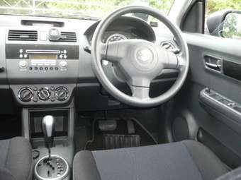 2004 Suzuki Swift Photos