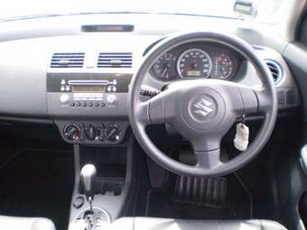 2004 Suzuki Swift Pics