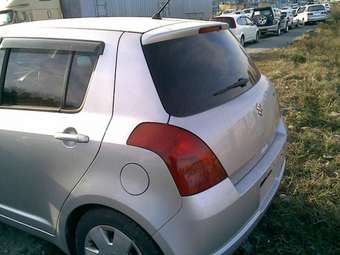 2004 Suzuki Swift Pictures