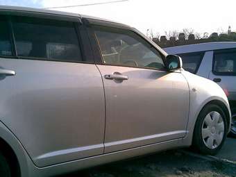 2004 Suzuki Swift Pics