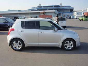 2004 Suzuki Swift Pictures