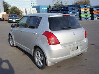 2004 Suzuki Swift Photos