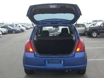 2004 Suzuki Swift Photos