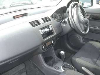 2004 Suzuki Swift Pics