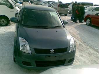 2004 Suzuki Swift Photos