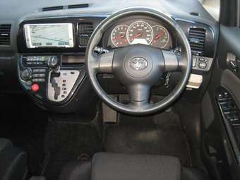 2004 Suzuki Swift Pictures