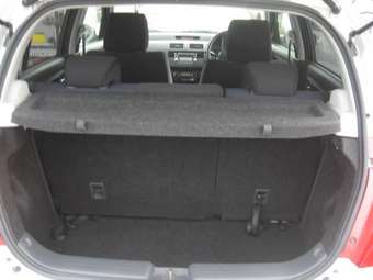 2004 Suzuki Swift Pics