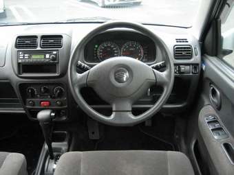 2004 Suzuki Swift Images