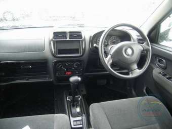 2004 Suzuki Swift Photos