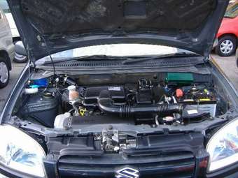 2004 Suzuki Swift Images