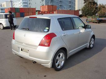 2004 Suzuki Swift Pictures