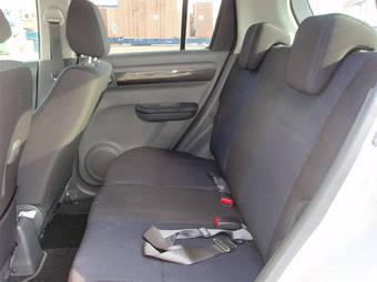 2004 Suzuki Swift Photos