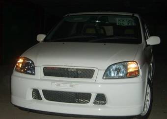 2004 Suzuki Swift Photos