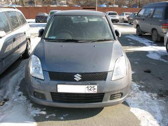 2004 Suzuki Swift Photos